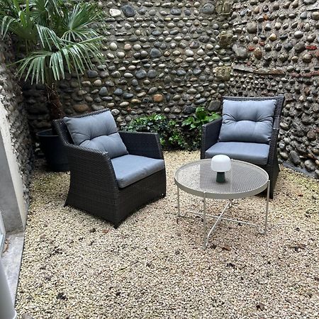 Le Patio : Appartement Chic 3 Chambres Au Coeur De Pau Kültér fotó