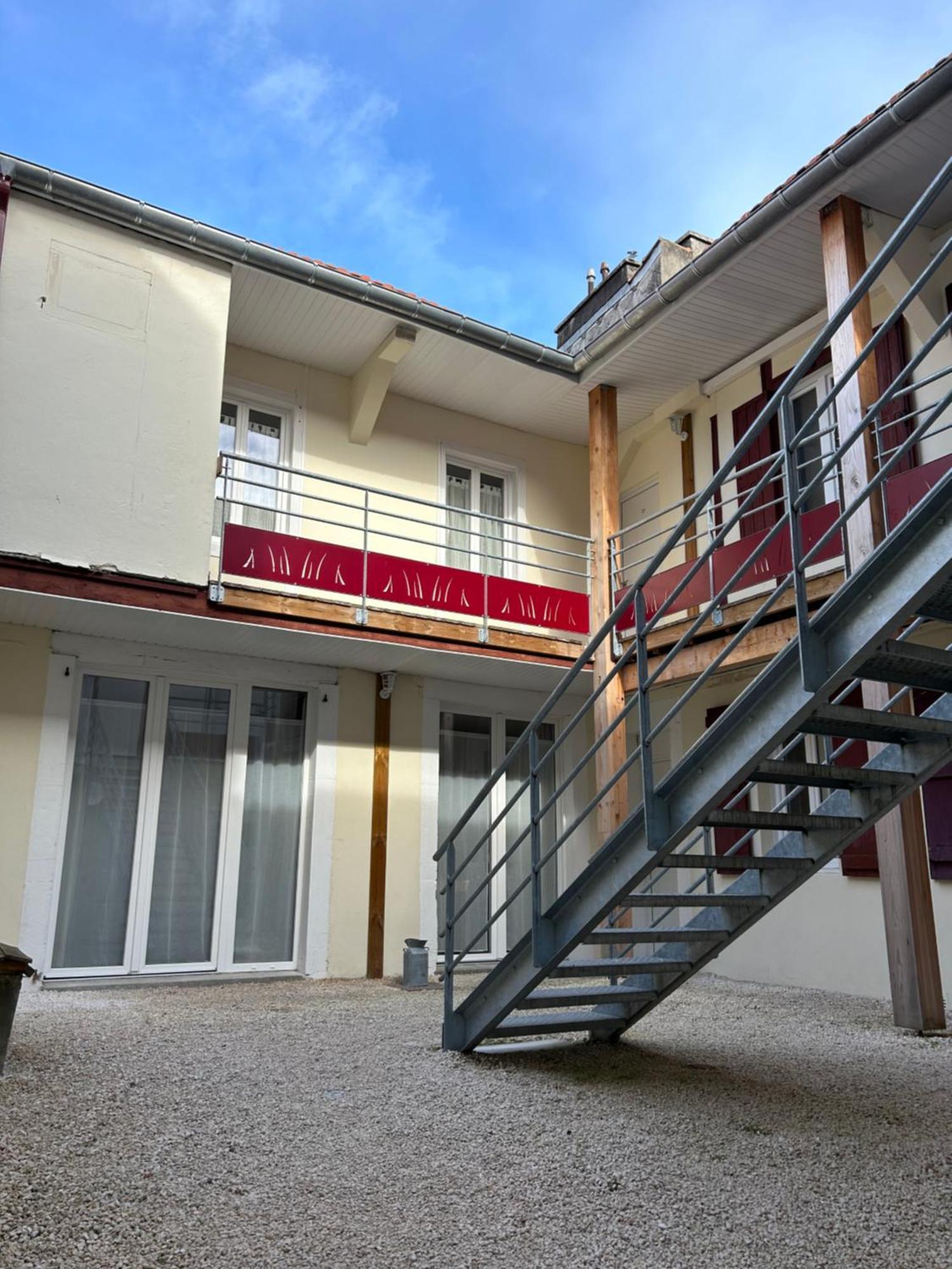 Le Patio : Appartement Chic 3 Chambres Au Coeur De Pau Kültér fotó