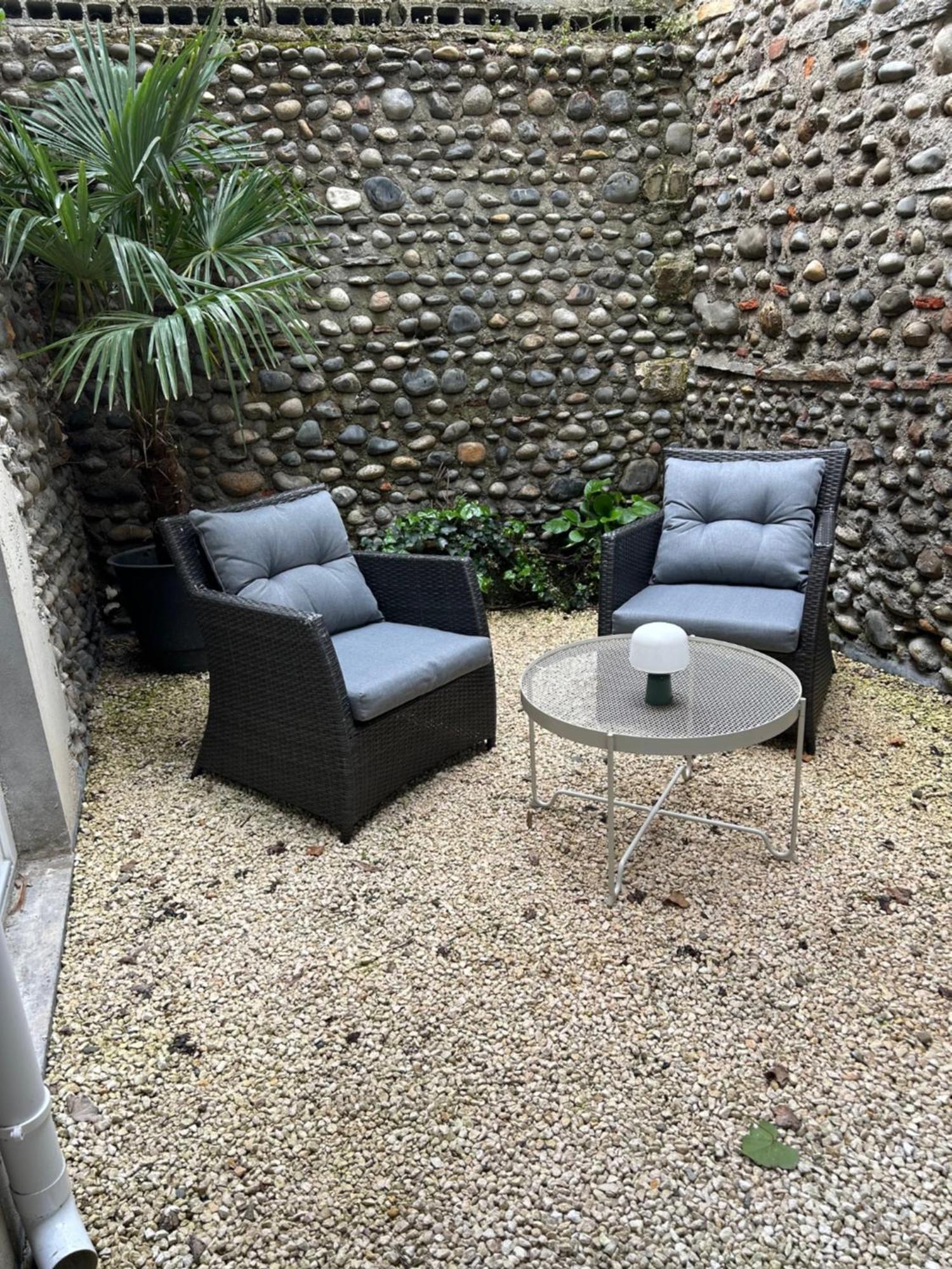 Le Patio : Appartement Chic 3 Chambres Au Coeur De Pau Kültér fotó